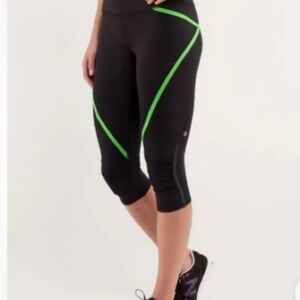 Lululemon Run Pace Crop Leggings Black Green Stripe Size 8